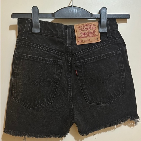 Vintage Levi’s Slim Fit Size 9M Black Denim Women's Shorts!! - Picture 7 of 10